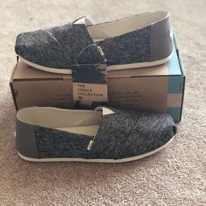 New w/ box! Toms Classic in Birch Knit (Vegan)
